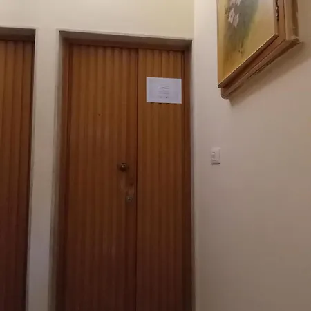 Guest house Matrimoniale Mt Con Bagno In Comune Noicattaro