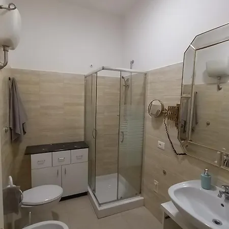 Guest house Matrimoniale Mt Con Bagno In Comune