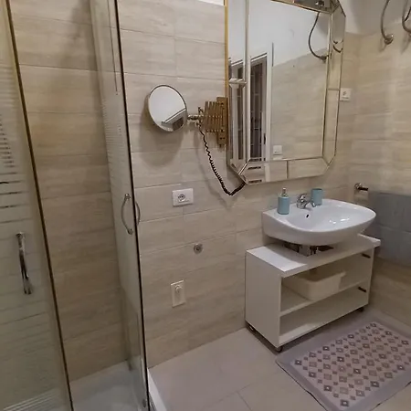 Matrimoniale Mt Con Bagno In Comune נויקאטארו