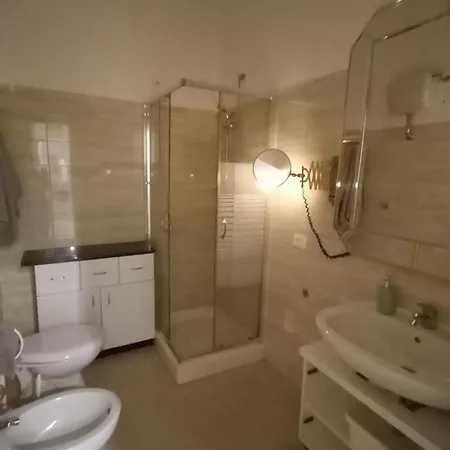בית הארחה Matrimoniale Mt Con Bagno In Comune נויקאטארו