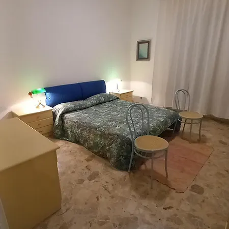 Matrimoniale Mt Con Bagno In Comune Noicattaro