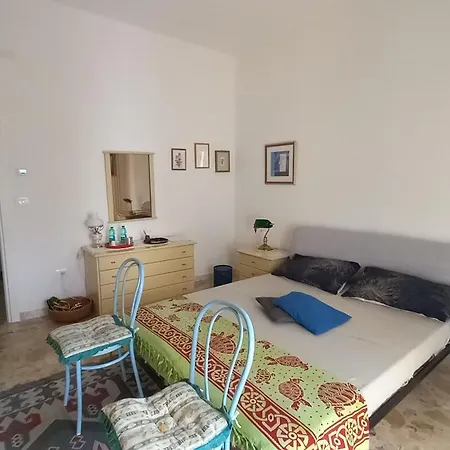Guest house Matrimoniale Mt Con Bagno In Comune Noicattaro