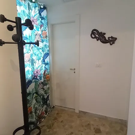 Matrimoniale Mt Con Bagno In Comune Noicattaro